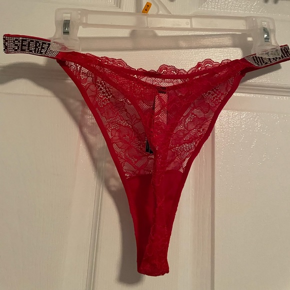 Victoria Secret VERY SEXY
Shine Strap Thong Panty    ST 11206254 - Picture 7 of 8